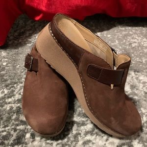 Dansko brown leather clogs. Size 37. Great used condition.